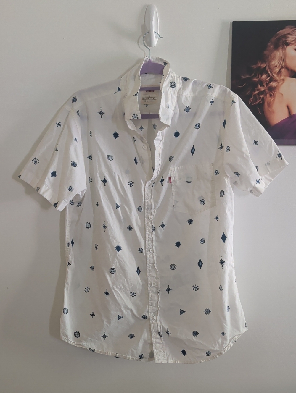 Levi's White Short-Sleeve Button-Down with Navy Geo Print Large
